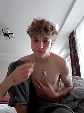 Snapshot of And25bn chatting on November 11, 8:31 am And25bn online show from November 11, 8:31 am