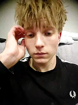 Snapshot of And25bn chatting on October 20, 9:15 pm And25bn online show from October 20, 9:15 pm