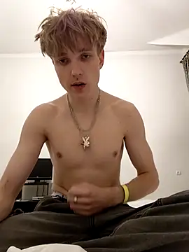 Snapshot of And25bn chatting on October 24, 9:25 pm And25bn online show from October 24, 9:25 pm