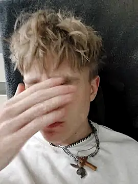 Snapshot of And25bn chatting on October 9, 10:38 am And25bn online show from October 9, 10:38 am