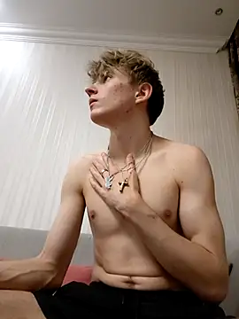 Snapshot of And25bn chatting on November 1, 11:20 pm And25bn online show from November 1, 11:20 pm