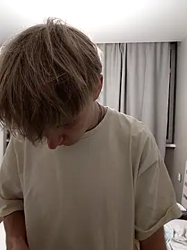 Snapshot of And25bn chatting on October 28, 10:09 pm And25bn online show from October 28, 10:09 pm