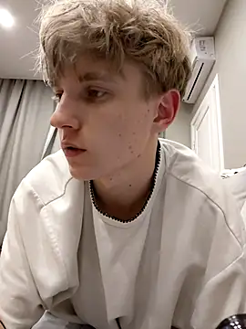 Snapshot of And25bn chatting on October 22, 1:49 am And25bn online show from October 22, 1:49 am