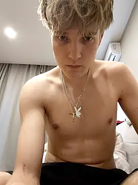 Snapshot of And25bn chatting on November 5, 7:17 pm And25bn online show from November 5, 7:17 pm