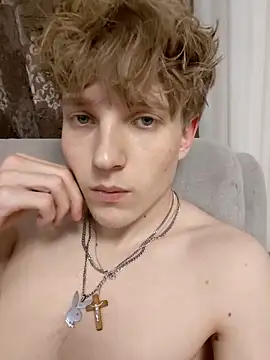 Snapshot of And25bn chatting on November 10, 3:17 pm And25bn online show from November 10, 3:17 pm