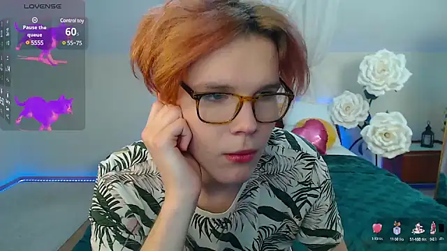 Snapshot of LouiseCoke chatting on February 18, 2:59 pm LouiseCoke online show from February 18, 2:59 pm