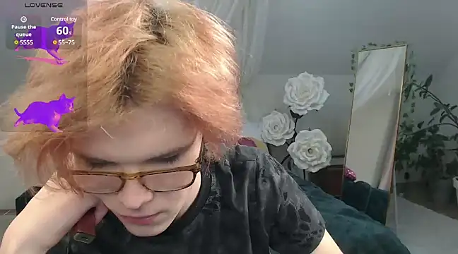 Snapshot of LouiseCoke chatting on February 16, 11:28 pm LouiseCoke online show from February 16, 11:28 pm