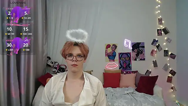 Snapshot of LouiseCoke chatting on February 21, 12:38 am LouiseCoke online show from February 21, 12:38 am