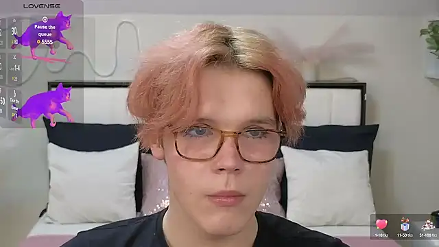 Snapshot of LouiseCoke chatting on February 13, 9:27 pm LouiseCoke online show from February 13, 9:27 pm