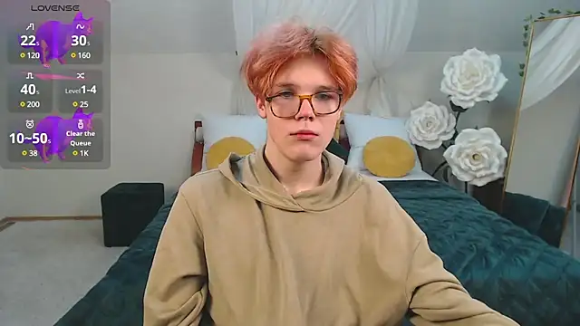 Snapshot of LouiseCoke chatting on February 7, 11:23 am LouiseCoke online show from February 7, 11:23 am