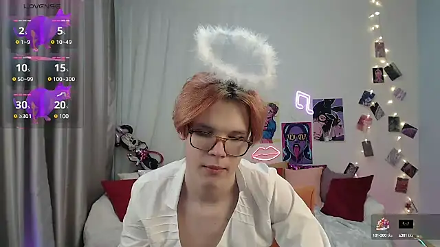 Snapshot of LouiseCoke chatting on February 20, 9:31 pm LouiseCoke online show from February 20, 9:31 pm