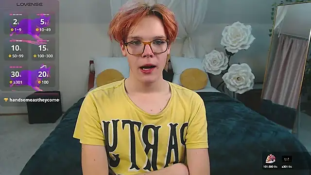 Snapshot of LouiseCoke chatting on February 9, 3:12 pm LouiseCoke online show from February 9, 3:12 pm