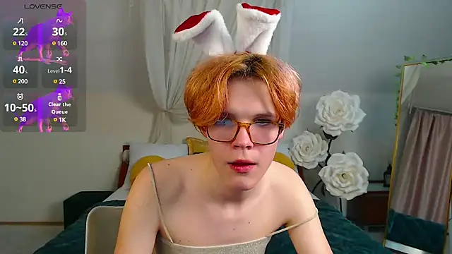 Snapshot of LouiseCoke chatting on March 6, 11:20 pm LouiseCoke online show from March 6, 11:20 pm