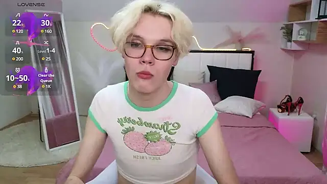 Snapshot of LouiseCoke chatting on March 17, 1:14 am LouiseCoke online show from March 17, 1:14 am