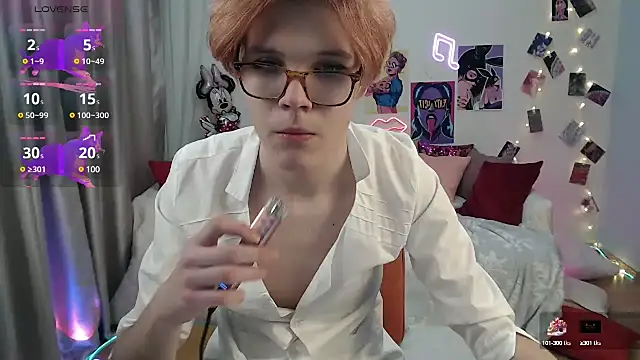 Snapshot of LouiseCoke chatting on February 20, 6:24 pm LouiseCoke online show from February 20, 6:24 pm