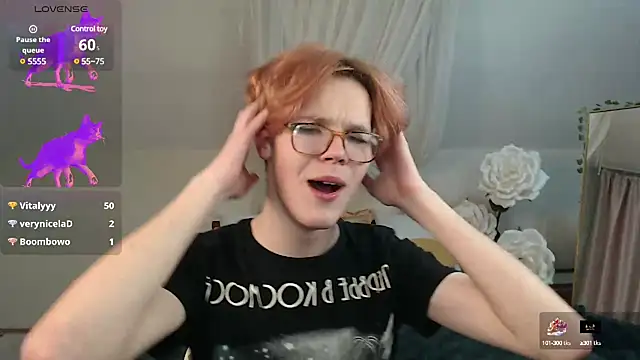 Snapshot of LouiseCoke chatting on February 11, 8:42 pm LouiseCoke online show from February 11, 8:42 pm