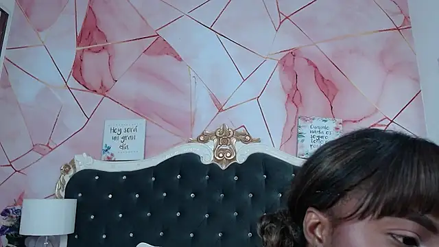 LindaBird online show from November 8, 4:43 pm