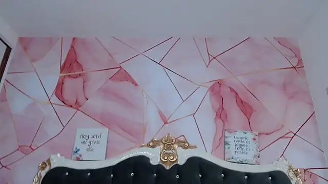 LindaBird online show from October 31, 12:24 pm