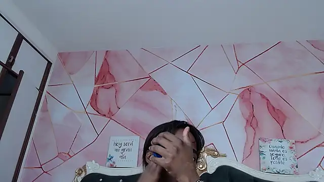 LindaBird online show from December 1, 8:21 pm