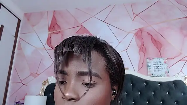 LindaBird online show from December 17, 10:48 pm