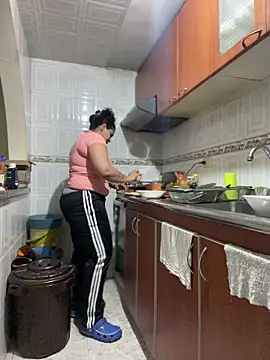 Snapshot of Carola-Ross chatting on June 16, 5:35 pm Carola-Ross online show from June 16, 5:35 pm