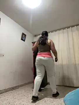 Carola-Ross online show from December 4, 5:45 pm