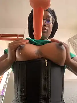 Snapshot of blackgril12 chatting on February 18, 4:47 pm blackgril12 online show from February 18, 4:47 pm