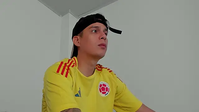 Snapshot of hugosan12 chatting on February 18, 5:20 pm hugosan12 online show from February 18, 5:20 pm