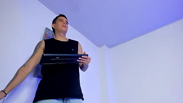 hugosan12 online show from March 13, 4:34 pm