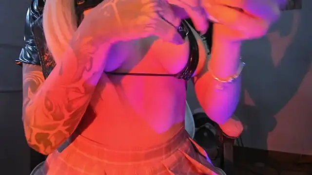 mikusitq  online show from December 13, 10:49 pm