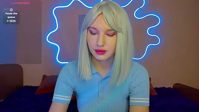 Snapshot of EvelinaLuu chatting on March 23, 1:20 am EvelinaLuu online show from March 23, 1:20 am