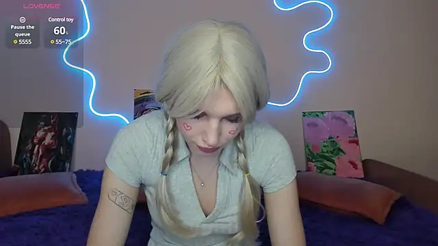 Snapshot of EvelinaLuu chatting on February 28, 1:05 am EvelinaLuu online show from February 28, 1:05 am