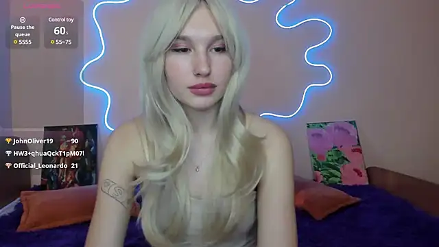 Snapshot of EvelinaLuu chatting on February 26, 5:35 am EvelinaLuu online show from February 26, 5:35 am