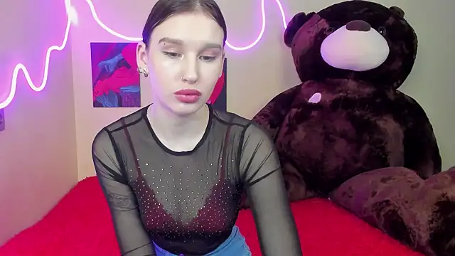 Snapshot of EvelinaLuu chatting on February 12, 2:56 am EvelinaLuu online show from February 12, 2:56 am