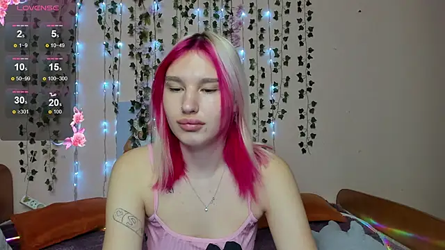 EvelinaLuu online show from November 21, 1:37 am