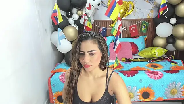 Snapshot of Holly_22 chatting on July 3, 11:06 am Holly 22 online show from July 3, 11:06 am