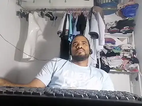 Snapshot of YOX22 chatting on February 18, 6:59 am YOX22 online show from February 18, 6:59 am