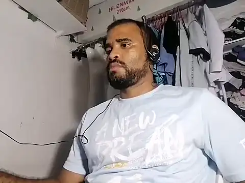 Snapshot of YOX22 chatting on February 20, 5:33 am YOX22 online show from February 20, 5:33 am