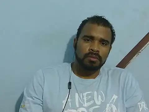 Snapshot of YOX22 chatting on November 4, 5:11 am YOX22 online show from November 4, 5:11 am