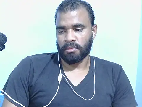 Snapshot of YOX22 chatting on May 3, 2:38 am YOX22 online show from May 3, 2:38 am