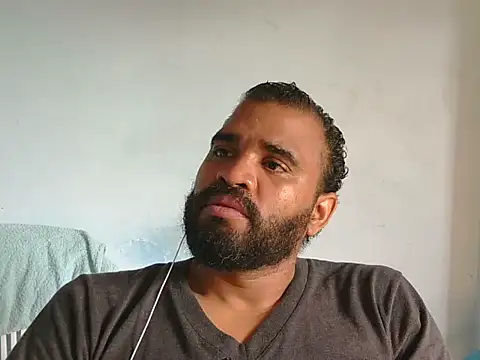 Snapshot of YOX22 chatting on May 11, 1:45 pm YOX22 online show from May 11, 1:45 pm