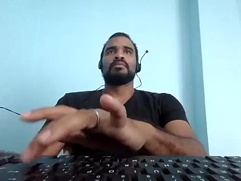 Snapshot of YOX22 chatting on March 3, 8:43 pm YOX22 online show from March 3, 8:43 pm