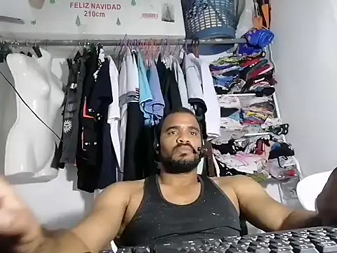 Snapshot of YOX22 chatting on February 22, 4:40 am YOX22 online show from February 22, 4:40 am