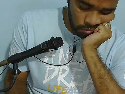 Snapshot of YOX22 chatting on September 14, 12:33 am YOX22 online show from September 14, 12:33 am