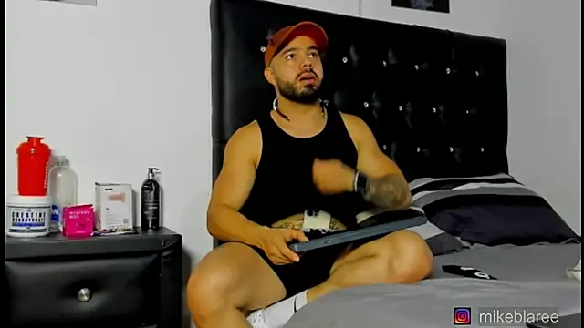 mikeblaree online show from March 24, 6:08 pm