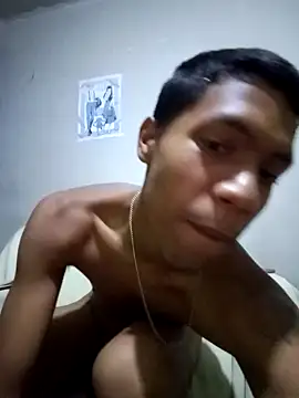 Snapshot of jr121221 chatting on February 12, 7:34 am jr121221 online show from February 12, 7:34 am