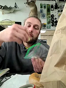 gronammo85 online show from February 24, 7:41 pm