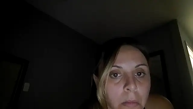 Snapshot of ShysluutGia chatting on July 8, 4:35 am ShysluutGia online show from July 8, 4:35 am