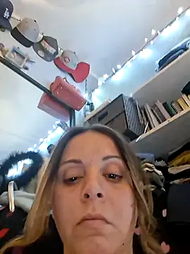 Snapshot of ShysluutGia chatting on July 7, 10:19 am ShysluutGia online show from July 7, 10:19 am