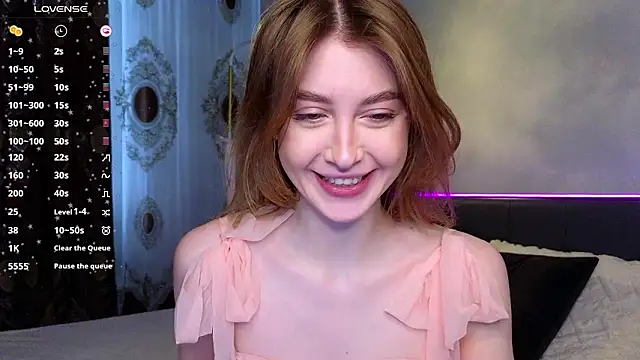 Snapshot of River__Flower chatting on February 9, 4:10 am River Flower online show from February 9, 4:10 am